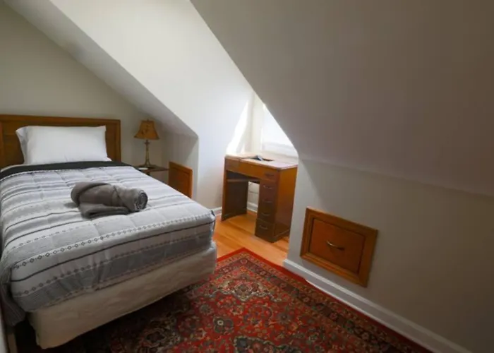Close To * Charming Xl Cape Cod * Airport *