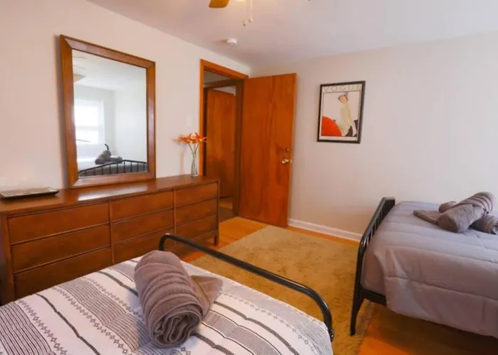 Close To * Charming Xl Cape Cod * Airport Holiday home