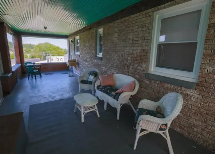 Close To * Charming Xl Cape Cod * Airport Holiday home *