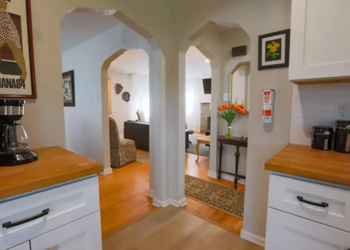 Close To * Charming Xl Cape Cod * Airport *