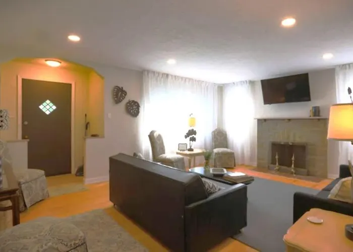 Holiday home Close To * Charming Xl Cape Cod * Airport *